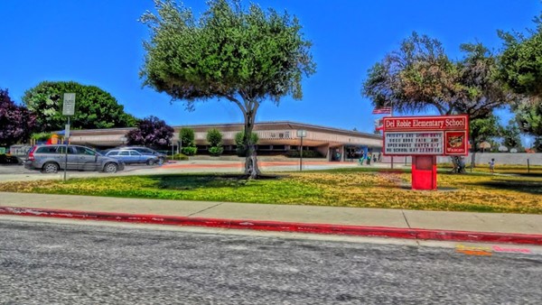 Del Roble Elementary School